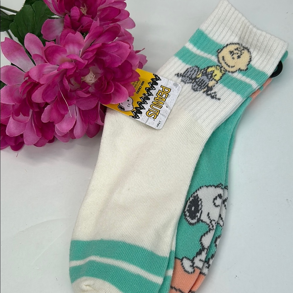 Peanuts Snoopy set of 2 Charlie Brown Socks Mid-Crew socks NWT!